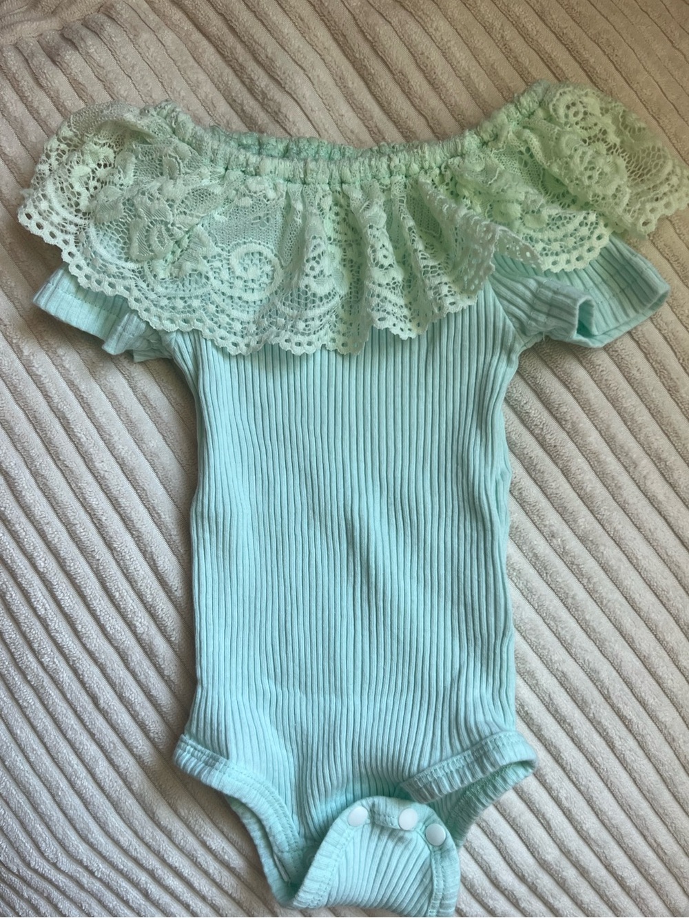 Off shoulder lace onesie -3-6m